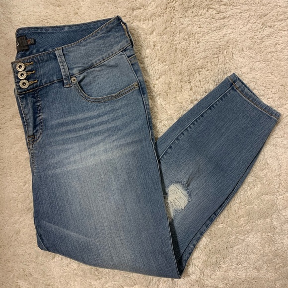 torrid Denim - *SOLD* 🌺HP🌺 Torrid ripped jeggings